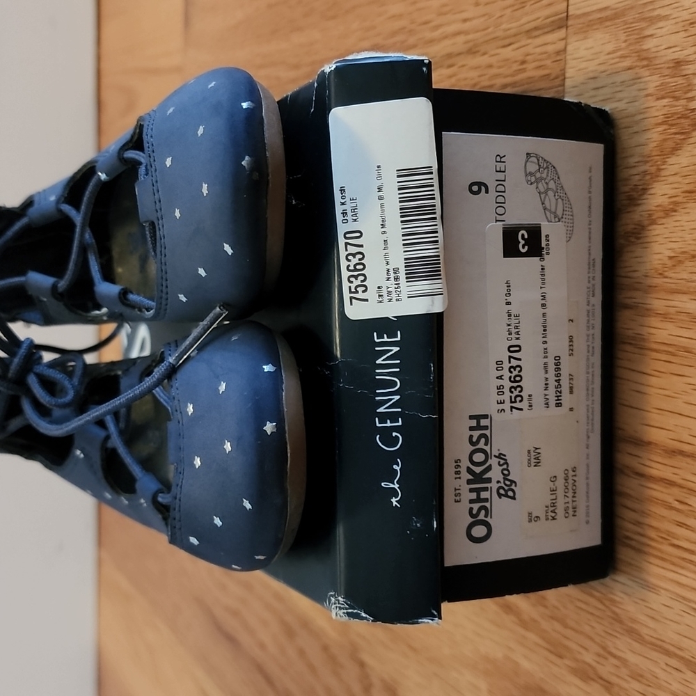 Oshkosh Karlie flats size 9 with box.